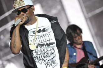 Photo: Denis O'Regan/Coachella -- R. Kelly joined Phoenix on stage day two of 2013 Coachella in Indio April 13, 2013