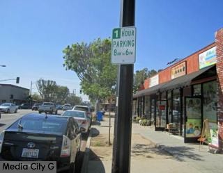 Photo: FLLewis / Media City G -- One hour parking signs are up on the north side of the 3400 block of Magnolia Boulevard in Burbank October 11, 2014