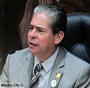 Photo: FLLewis / Media City G -- Mayor Bob Frutos at a special city council meeting Monday July 6, 2015