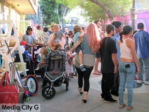 Photo: FLLewis/ Media City G -- Crowds packed the sidewalks on "Ladies & Gents Night Out" on Magnolia Boulevard in Burbank July 31, 2015