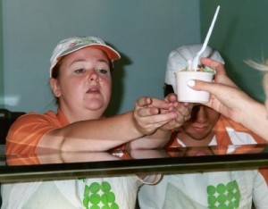 Photo: FLLewis/Media City G --Molly Adkins carefully hands over an order to a customer at Pinkberry in Burbank, September 6, 2010