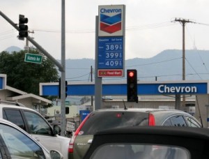Photo: FLLewis/Media City G -- Chevron station at Alameda Avenue and San Fernando Boulevard in Burbank posts $4 gas price