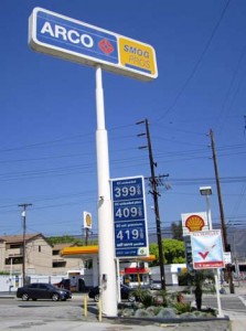 Photo: FLLewis/Media City G -- Arco station at Lake Street And Alameda Avenue in Burbank selling regular gas for less than $4 a gallon March 27, 2013