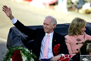 Photo: Gary Friedman/ Los Angeles Times -- Captain Chesley "Sully" Sullenberger and wife Lorrie at the Rose Parade in Pasadena on January 1, 2010