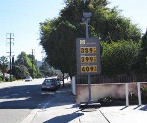 Photo: FLLewis/Media City G -- Self-serve regular gas selling for less than $4 a gallon at the Shell station at Buena Vista Street and Magnolia Boulevard November 10, 2012