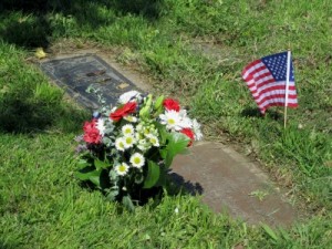 Photo: FLLewis/Media City G -- Flowers and a USA flag on a gravesite of a veteran at Grand View in Glendale on Memorial Day May 30, 2011