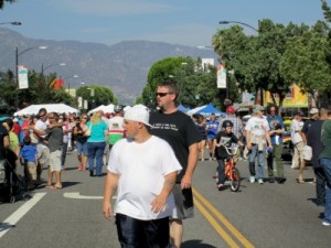 Photo: FLLewis/Media City G -- Thousands showed up on Magnolia Boulevard for the fifth annual Be-Boppin' in the Park in Burbank August 20, 2011