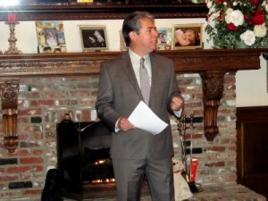 Photo: FLLewis/Media City G -- City Council candidate Bob Frutos spoke to a gathering in Burbank March 23, 2011