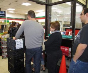 Photo: FLLewis/Media City G -- Last minute Mega Millions ticket buyers waited in a line at the 7-Eleven at 2055 Glenoaks Boulevard in Glendale March 30, 2012