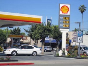 Photo: FLLewis/Media City G -- Regular selling for $3.97 a gallon at the Shell station Magnolia Boulevard and Buena Vista Street in Burbank April 11, 2013