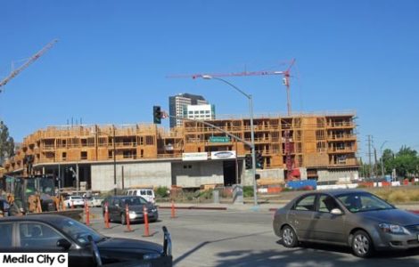 Photo: FLLewis / Media City G -- Talaria under construction at 3401 West Olive Avenue Burbank June 19, 2017