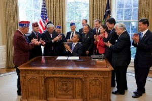 Photo: Pete Souza/White House -- President Obama and guests applaud at a ceremony honoring some dedicated  World War II veterans, Tuesday, October 5, 2010